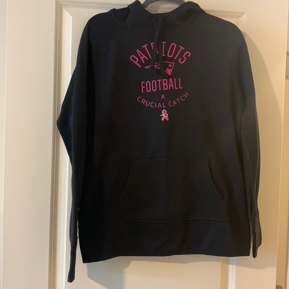 New England Patriots Breast cancer awareness women’s sweatshirt.